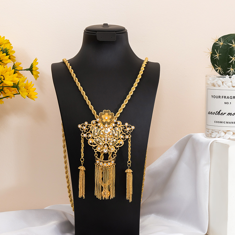Ethnic Fashion Jewellery - ヴィンテージ風中空ラインストーンバタフライペンダントネックレス、多層ゴールデンタッセル付きボヘミアンネックジュエリー、フェスティバル用
